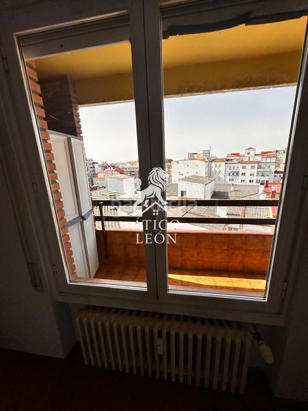 Foto b8d836bf-d216-447e-9d25-d25e8b79f6e7. Pis amb calefacció a Centro Ciudad León