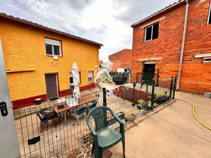 Foto 765a7d38-862d-4295-a72f-c73aeed0820a. Casa amb calefacció aparcament a Valdefresno