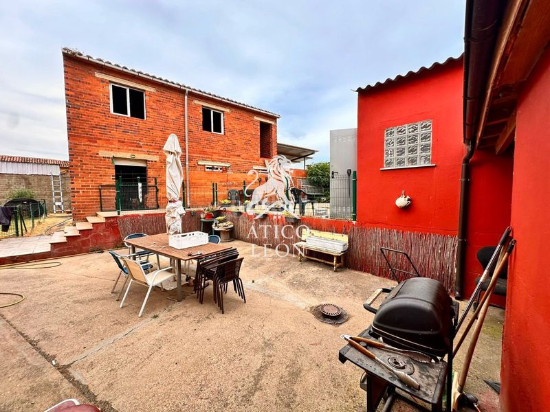 Foto 7f85a1d0-c821-4602-a44a-86e85e991c06. Casa amb calefacció aparcament a Valdefresno