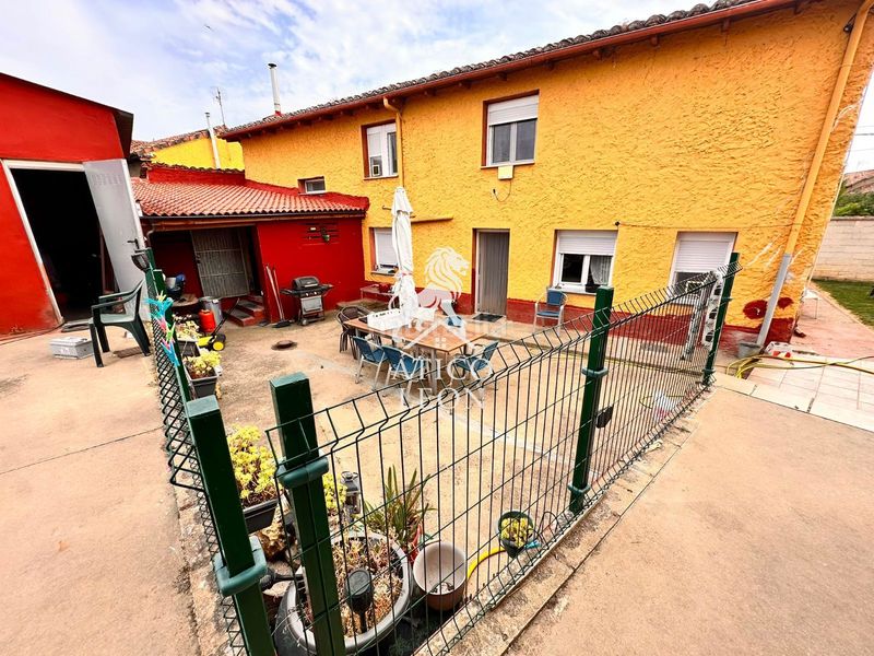 Foto 9174a7d7-a493-4392-88ba-4c11f0c662e0. Casa amb calefacció aparcament a Valdefresno