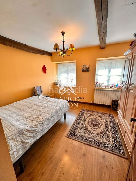 Foto a49c7ede-61cb-4671-8b8c-665e2e4ee441. Casa amb calefacció aparcament a Valdefresno