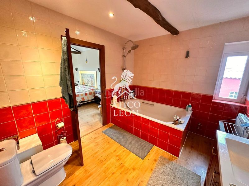 Foto a57ef81c-3967-4e4b-9dde-517103fd32df. Casa amb calefacció aparcament a Valdefresno