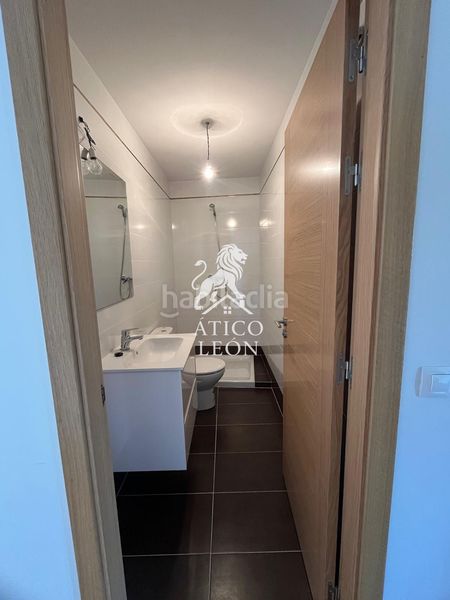 Foto 46322a5c-530e-41f6-b95a-4d518a386c39. Semi detached house with heating parking in Santovenia de la Valdoncina