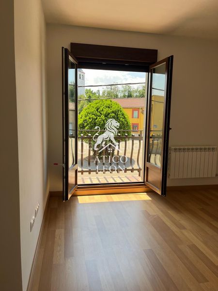 Foto c126b25f-9a2e-4c95-b1ba-d8c10d6d5b64. Semi detached house with heating parking in Santovenia de la Valdoncina