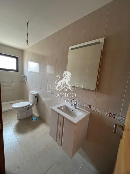 Foto ceb06ad2-822a-4518-a92c-dad38c08bcf9. Semi detached house with heating parking in Santovenia de la Valdoncina