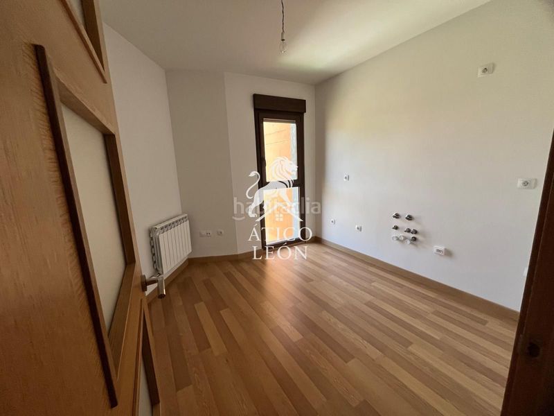 Foto dbce7105-557f-4227-b8f0-9245a4a7b271. Semi detached house with heating parking in Santovenia de la Valdoncina