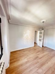 Pis  Ausente 7. Estupendo piso de 4 habitaciones semi reformado en zona paseo sa