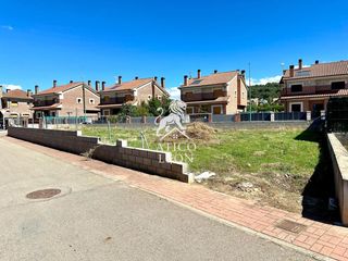 Finca r�stica  San isidro. Parcela urbana en los palacios de carbajal