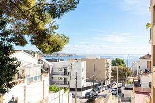 Apartament  Carrer capdella. Encantador piso en cas catala con vistas al mar
