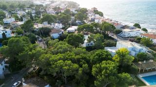 Terreny residencial  Carrer llorenç riber. Solar con proyecto 2 chalets en son veri