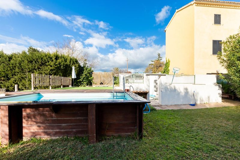 Foto c116f272-3669-41c7-9677-546a4bb8388e. Casa amb aparcament piscina a Son Sardina Palma de Mallorca