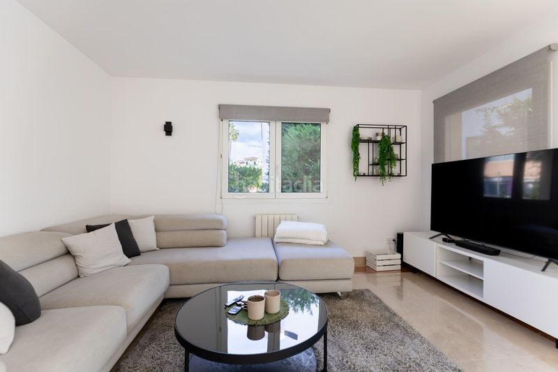 Foto 3acf98cc-2f7f-49d5-bb09-17d92d7b361c. Dúplex amb aparcament piscina a La Bonanova Palma de Mallorca