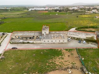 Bâtiment à usage industriel à Manacor Centre. 3 naves industriales 1582m2 en manacor