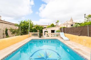 Doppelhaus  Calle del pou. Magnífico chalet pareado de estilo mallorquín en biniali