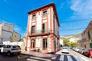 Casa in Andratx. Edificio señorial en esquina en el corazón de andratx