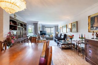 Pis  Avenida gabriel alomar. Exclusivo piso exterior con terraza y garaje a pasos del paseo m
