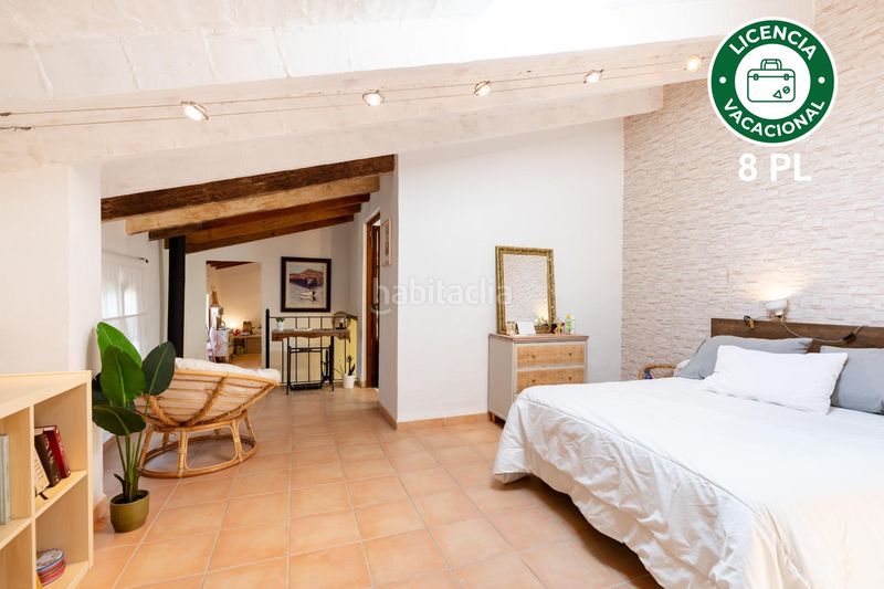 Foto bb946f26-1922-4204-90f4-28cd91a49563. Casa adossada amb aparcament a Ariany