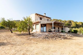 Mas à Capdepera Poble. Tu refugio de paz entre el bosque y el mar descubre esta especta