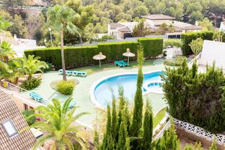 Location Appartement  Carrer barranc /c.cat.nou. Exclusivo dúplex con vistas, piscina y parking.