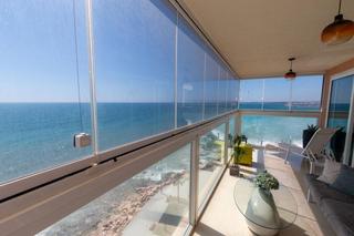 Appartement in Zona Playa del Cura. Apartamento de 3 dormitorios y 2 baños, primera linea playa del
