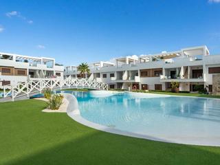 Casa en Los Balcones-Los Altos. Bungalow en planta alta con solarium, parking trastero y piscina