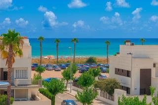 Casa a El Mojón. Apartamentos turisticos de lujo a solo 100 metros de la playa en