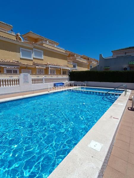 Foto c97773ab-c945-4bc5-b341-130b1cb05d59. Casa pareada  de tres habitaciones en los altos en Torrevieja