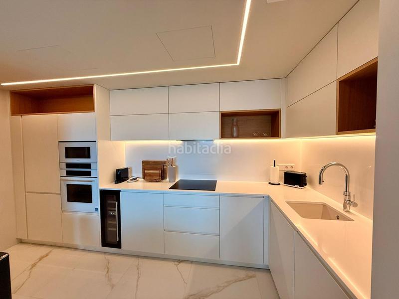 Foto 3e2c87ff-972a-4aa2-8f87-1f8b62d7d4a5. Ático exclusivo atico con vistas al mar urbanizacion la sella en denia en Dénia