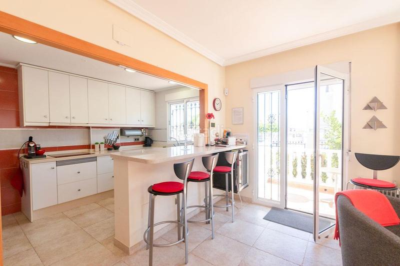 Foto 9620fce8-9cf6-4215-b63a-0d65c081a73d. Maison avec parking dans Villamartín-Las Filipinas Orihuela