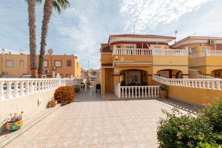Maison jumelée à La Regia. Casa pareada con 2 dormitorios, 1 baño, 1 aseo, piscina comunita