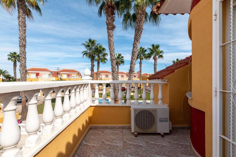 Foto 6aaab8c5-33d3-4456-8134-e7e6aba21bf6. Casa aparellada amb piscina a La Regia Orihuela