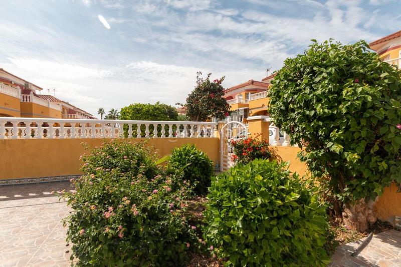 Foto 782a766a-9ad0-4f55-841c-3c366ae36472. Casa aparellada amb piscina a La Regia Orihuela