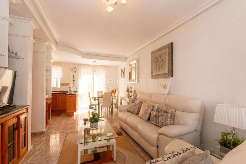 Foto c07b738f-845a-4ed0-805f-7b0dfd5a7ce6. Casa aparellada amb piscina a La Regia Orihuela