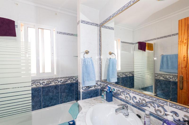 Foto d64d3611-68a1-48b9-89ca-80f0d3369921. Casa aparellada amb piscina a La Regia Orihuela