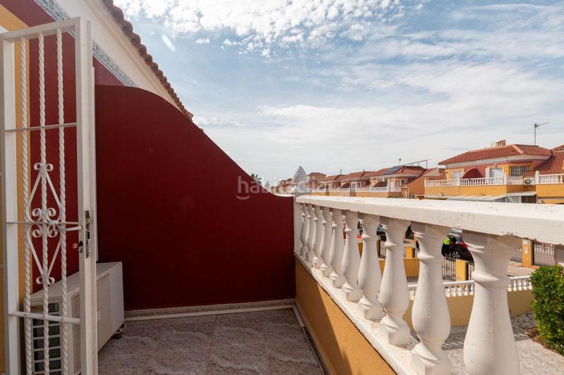 Foto e2a7dd80-0623-4b86-8a10-77e119b8a93d. Casa aparellada amb piscina a La Regia Orihuela