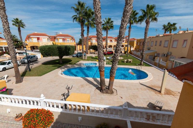 Foto ef9facae-af66-41c5-a9e4-dbf5b7702471. Casa aparellada amb piscina a La Regia Orihuela