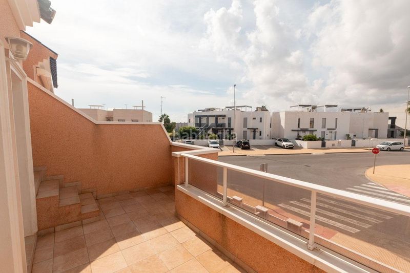 Foto 726450ea-7c6b-4e5c-a61b-1422c8f46dbf. Casa aparellada amb aparcament piscina a Lomas de Cabo Roig - Los Dolses Orihuela