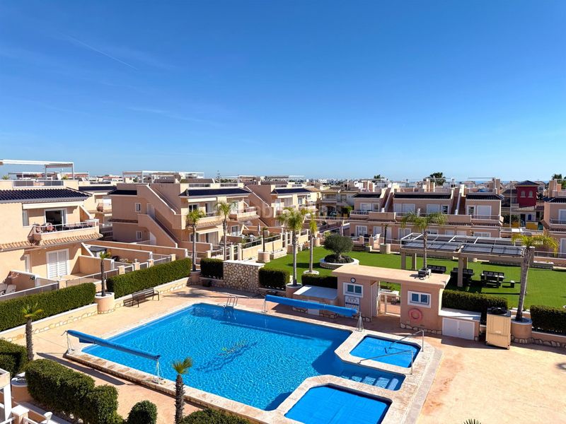 Foto 8b0a77d9-9858-4c80-82bc-6f5ae4537e21. Casa aparellada amb aparcament piscina a Lomas de Cabo Roig - Los Dolses Orihuela