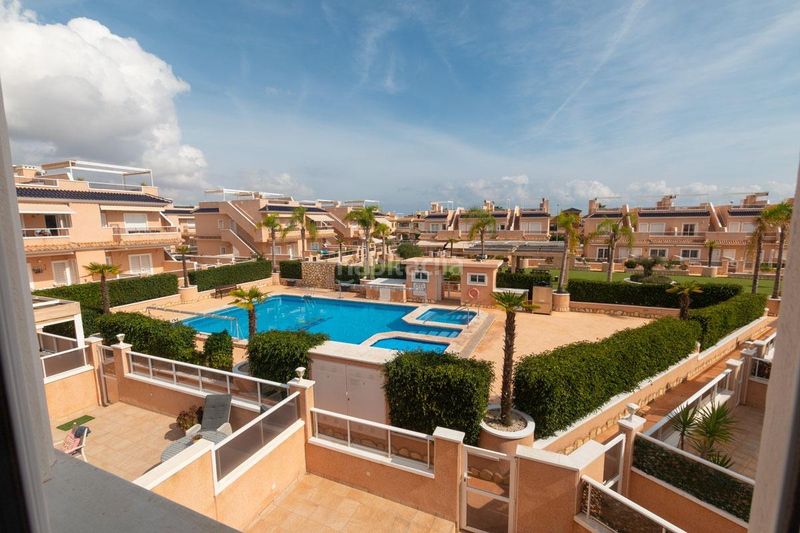 Foto bb7fd481-fb5c-4632-b811-ecec42a289f1. Casa aparellada amb aparcament piscina a Lomas de Cabo Roig - Los Dolses Orihuela