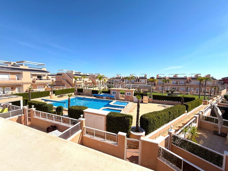 Foto e3fa37ed-6630-4e2f-9aab-2054c07291e0. Casa aparellada amb aparcament piscina a Lomas de Cabo Roig - Los Dolses Orihuela