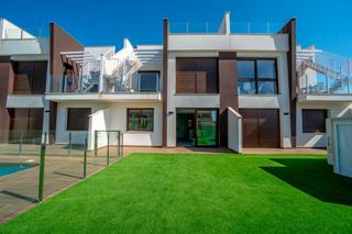 Casa a Los Peñascos-El Salero-Los Imbernones. Bungalows con 2 dormitorios, 2 baños, piscina comunitaria en zon
