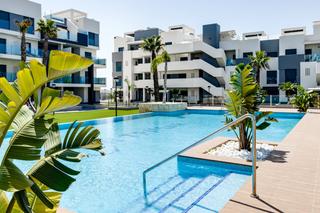 Casa a El Raso. Pisos nuevos, de 2 o 3 dormitorios con garaje, piscina comunitar