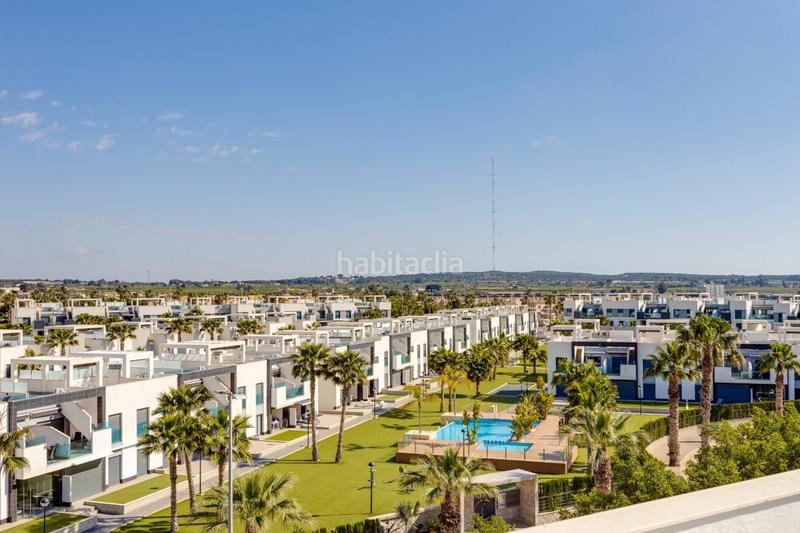 Foto 5e447e5d-87ca-4193-be49-a3cde940df06. Casa pisos nuevos, de 2 o 3 dormitorios con garaje, piscina comunitaria, spa y gimnasio. en Guardamar del Segura