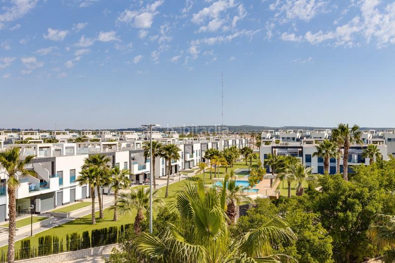Foto 8a5ed2c5-4249-4e82-91ad-099a666b06db. Casa pisos nuevos, de 2 o 3 dormitorios con garaje, piscina comunitaria, spa y gimnasio. en Guardamar del Segura
