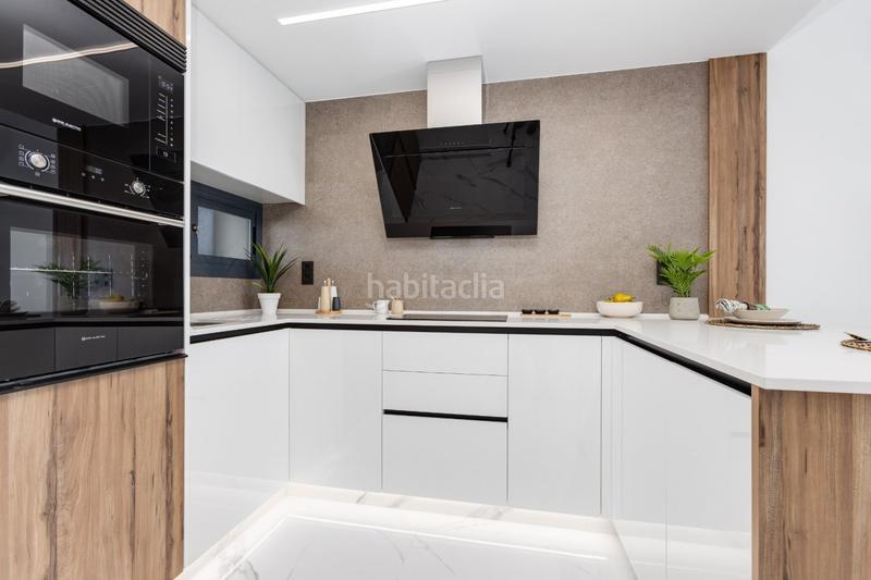 Foto 9e60ce3a-7c12-4040-a2d2-7b57576b9339. Casa pisos nuevos, de 2 o 3 dormitorios con garaje, piscina comunitaria, spa y gimnasio. en Guardamar del Segura