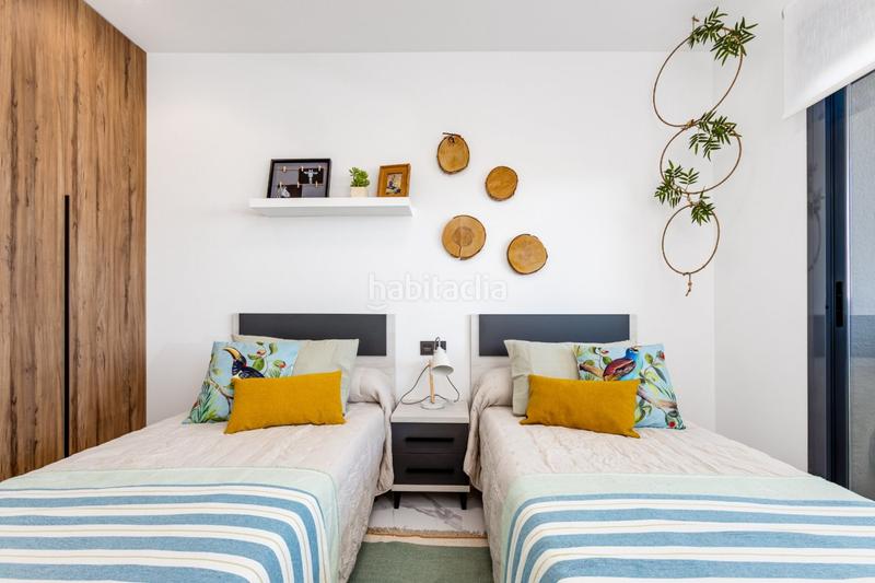 Foto a61879a7-dd89-4791-8eea-569866f95b9e. Casa pisos nuevos, de 2 o 3 dormitorios con garaje, piscina comunitaria, spa y gimnasio. en Guardamar del Segura