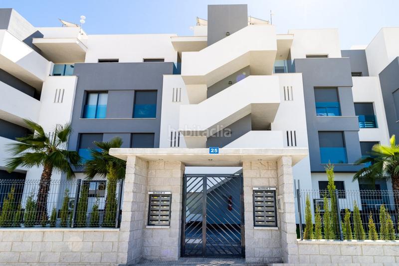 Foto d7d39495-e008-4c9d-b19c-931ac375f81e. Casa pisos nuevos, de 2 o 3 dormitorios con garaje, piscina comunitaria, spa y gimnasio. en Guardamar del Segura