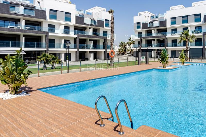 Foto df990aaa-b301-4036-8c95-aa6ce761950d. Casa pisos nuevos, de 2 o 3 dormitorios con garaje, piscina comunitaria, spa y gimnasio. en Guardamar del Segura