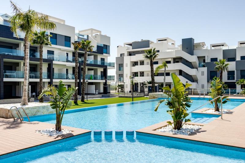 Foto fe7840ba-8df3-48a6-a5a8-617273fe8516. Casa pisos nuevos, de 2 o 3 dormitorios con garaje, piscina comunitaria, spa y gimnasio. en Guardamar del Segura
