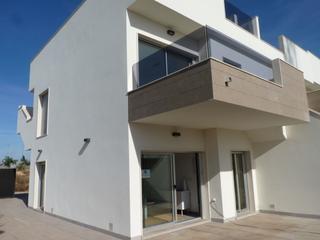 Maison à Pilar de la Horadada Ciudad. Bungalows de 2 dormitorios y 2 baños de nueva construcción, pila